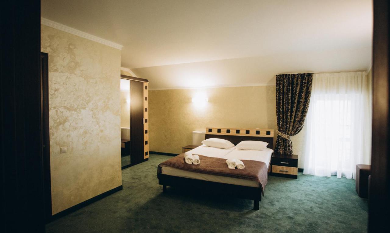 Роляда Hotell Tysmenytsia Exteriör bild