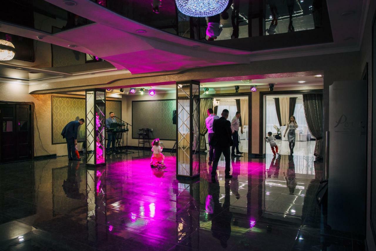 Роляда Hotell Tysmenytsia Exteriör bild