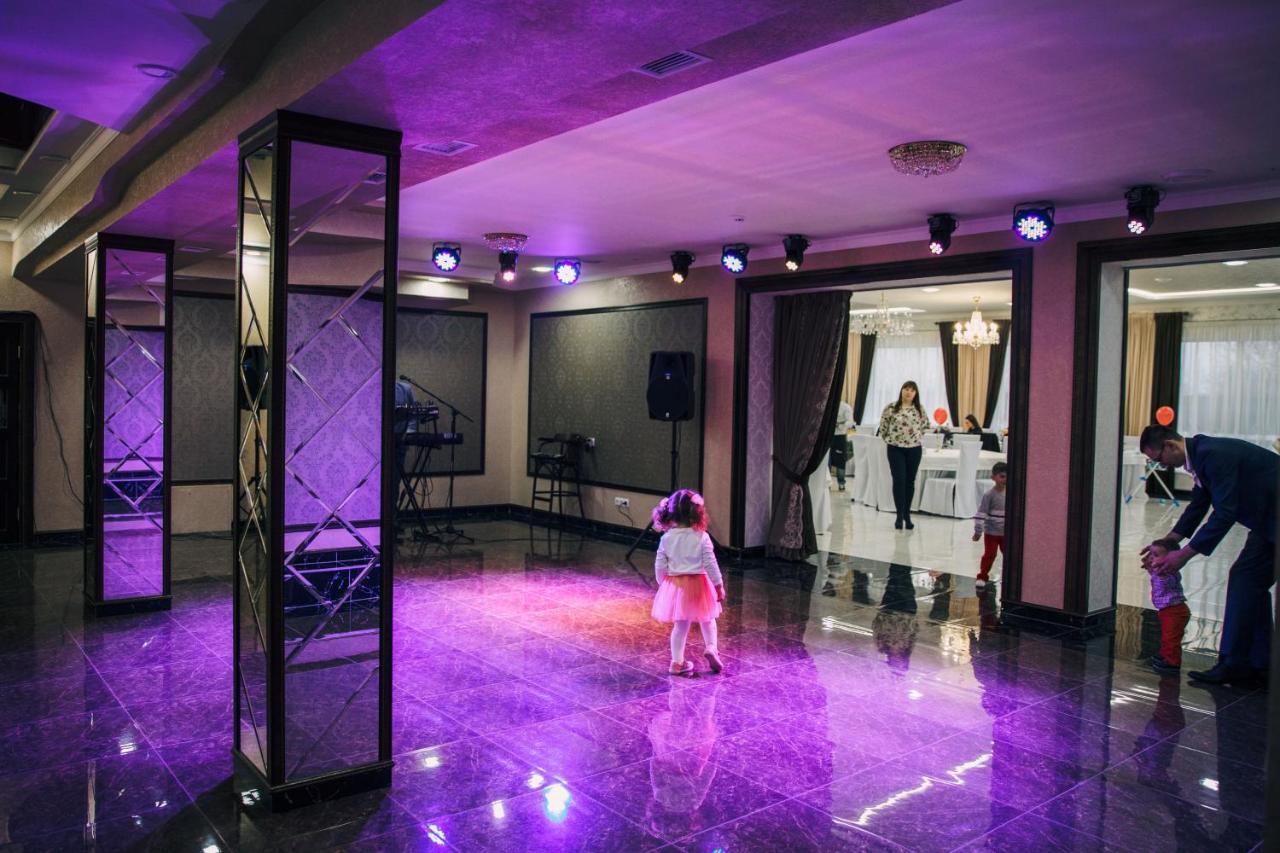 Роляда Hotell Tysmenytsia Exteriör bild