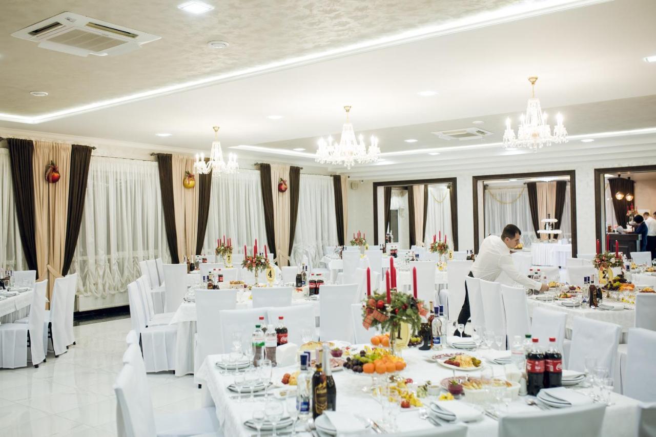 Роляда Hotell Tysmenytsia Exteriör bild