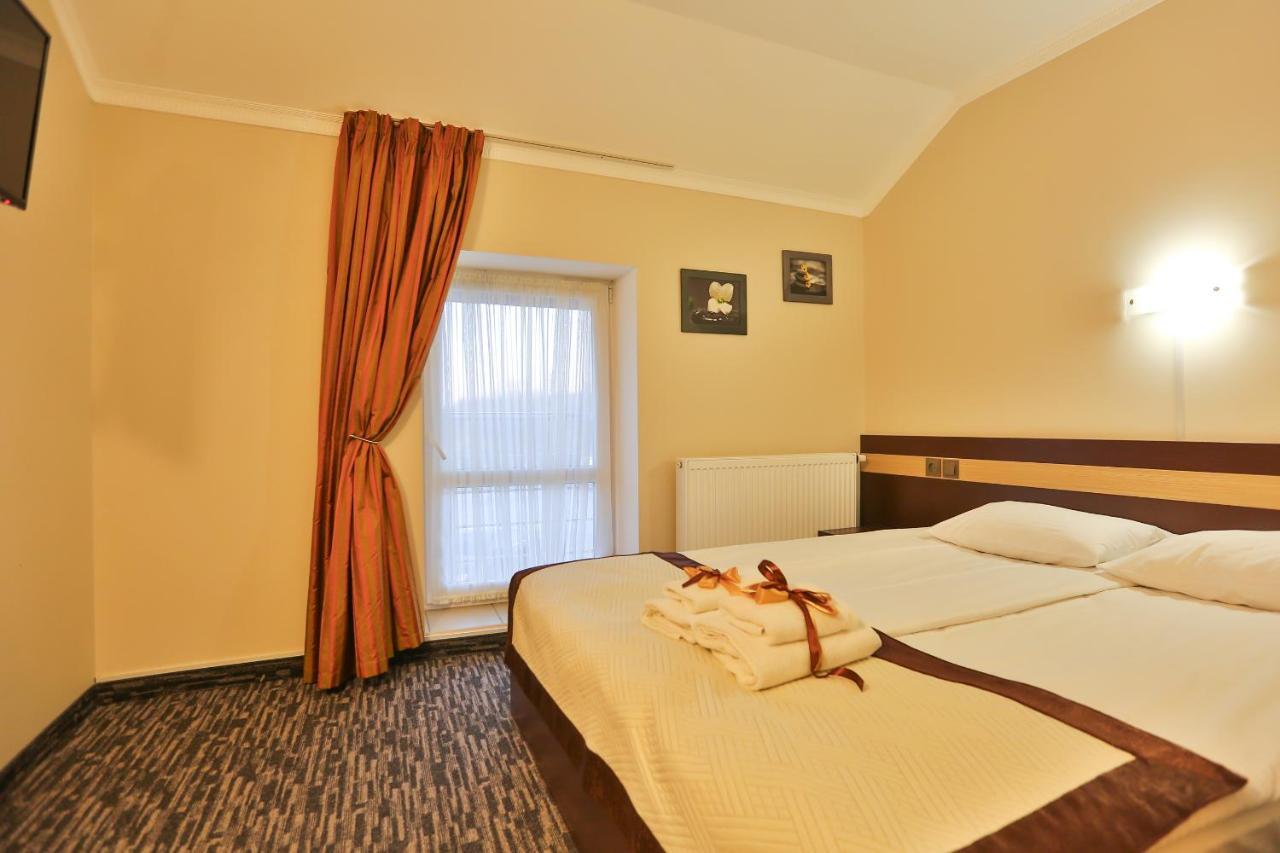 Роляда Hotell Tysmenytsia Exteriör bild