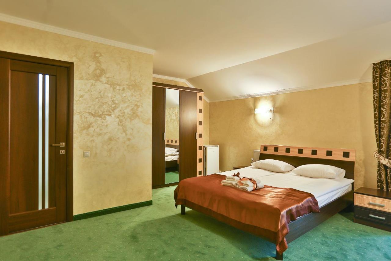 Роляда Hotell Tysmenytsia Exteriör bild
