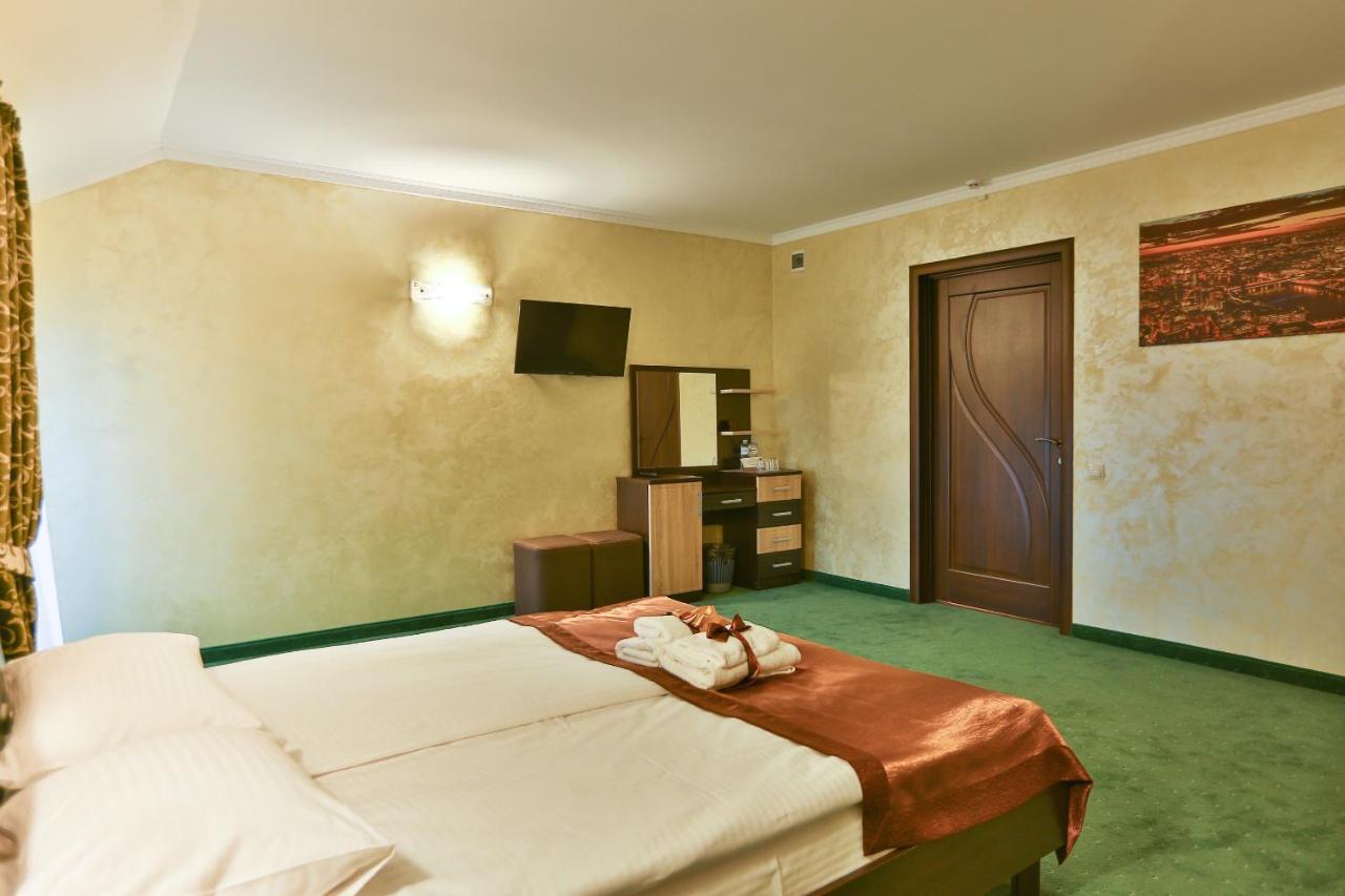 Роляда Hotell Tysmenytsia Exteriör bild