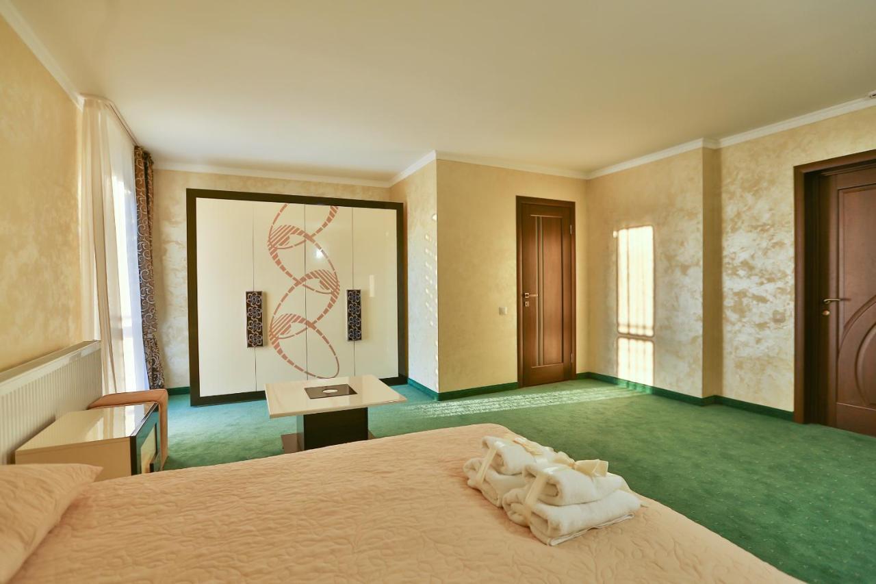 Роляда Hotell Tysmenytsia Exteriör bild