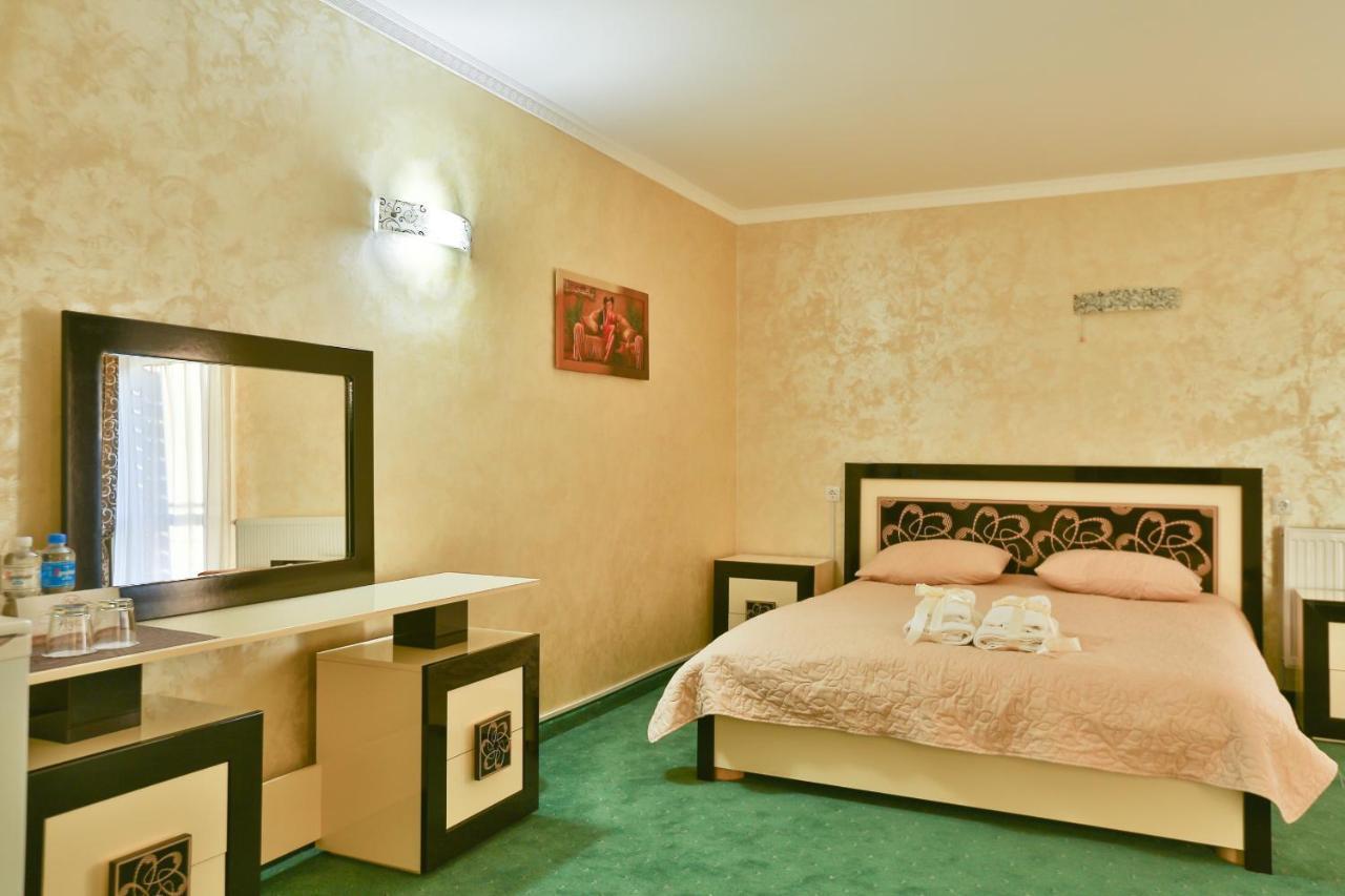 Роляда Hotell Tysmenytsia Exteriör bild